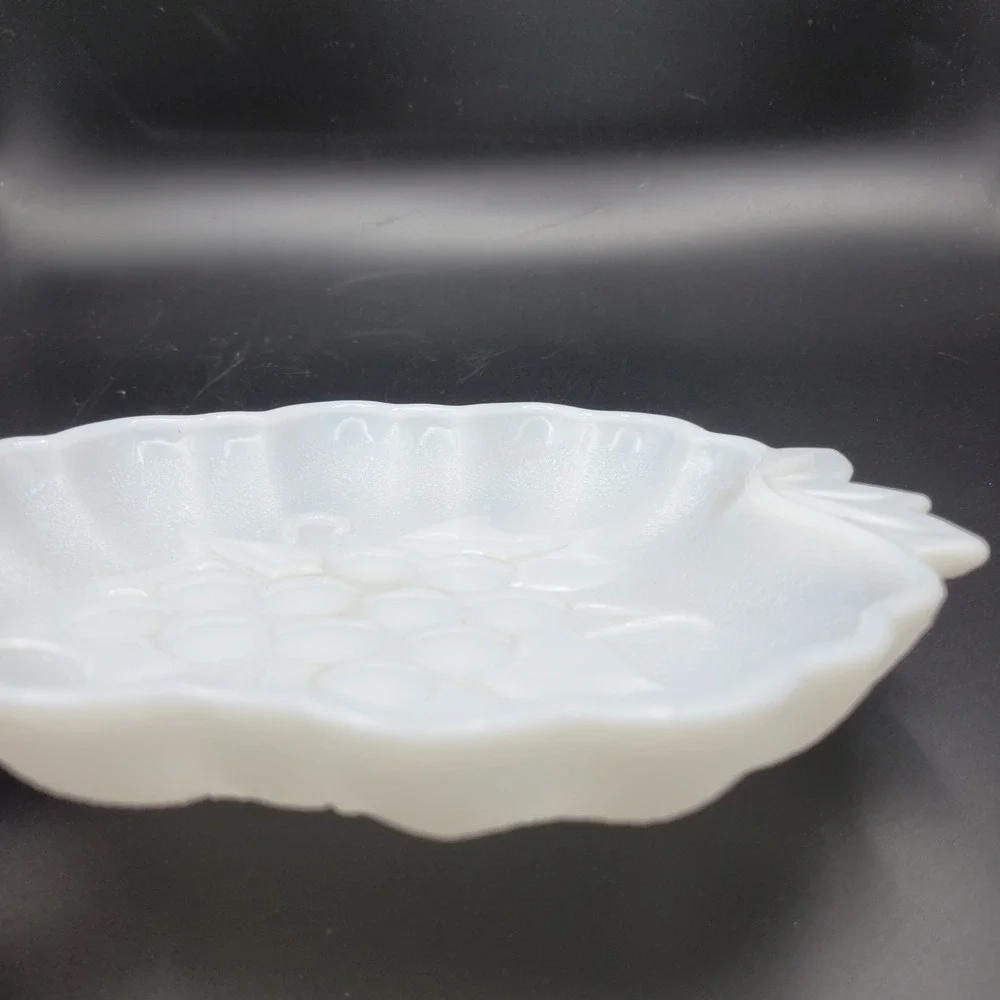 Vintage Milk Glass Grape‎ Leaf Candy Dish Serving Bowl